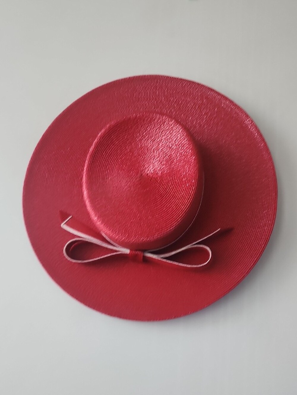 Elegant Red Wide-Brim Straw Hat with Bow - Picture 5 of 13